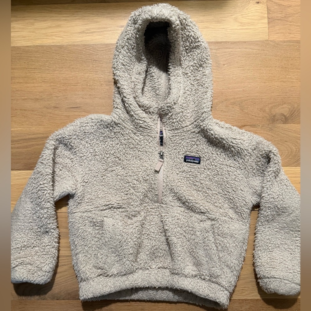 Patagonia Girls Los Gatos Hooded Sherpa Pullover Sweatshirt in Taupe